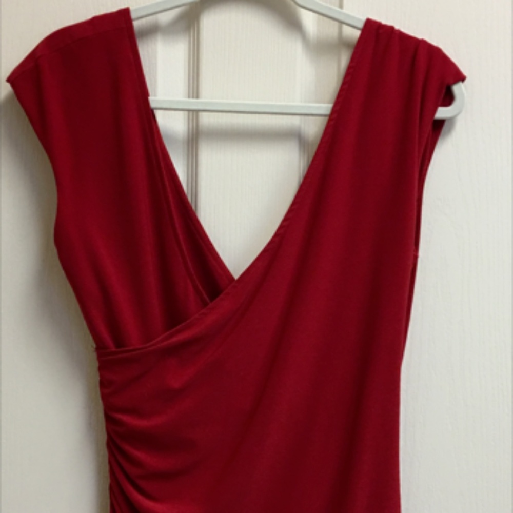 Sleeveless red top